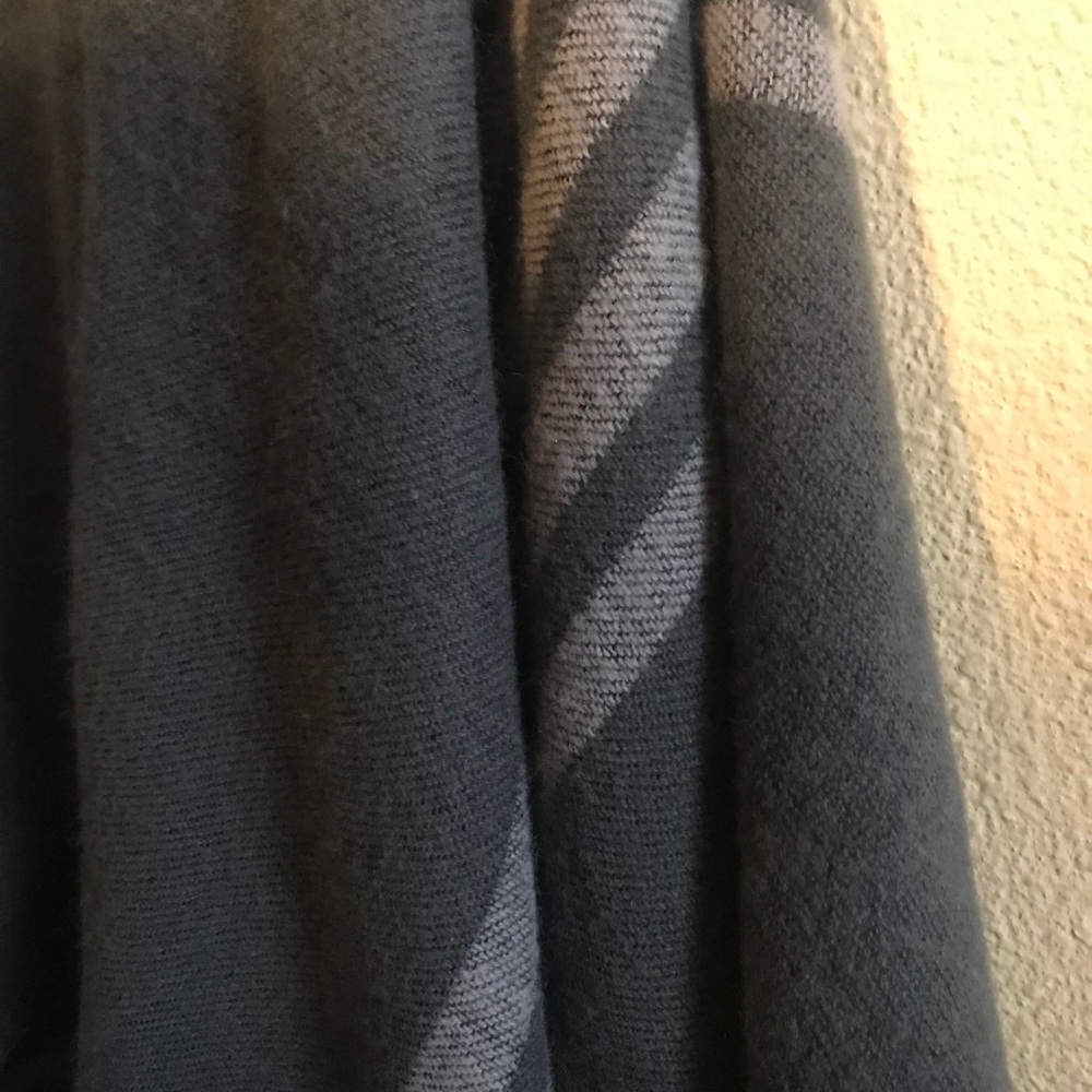 Ponchó shawls - Picture 6 of 10